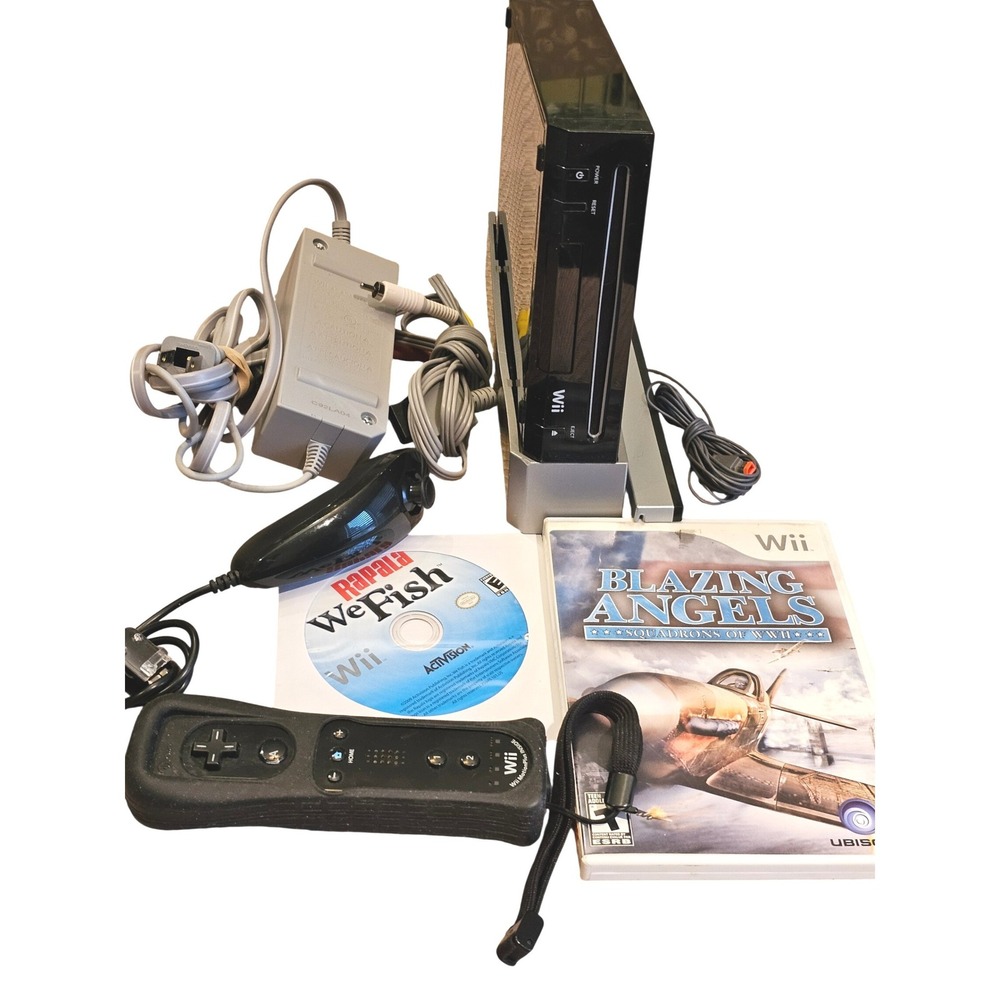 Nintendo Wii RVL-101 Black Console Bundle with Wii Remote Plus Nunchuk 2 Games